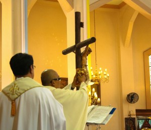 11 de junho, Dia de Oração pelos Sacerdotes: abraçar a Cruz pela causa do Evangelho